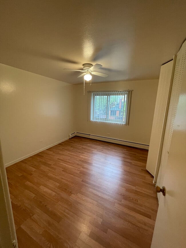 Building Photo - 1533 W Jarvis Ave