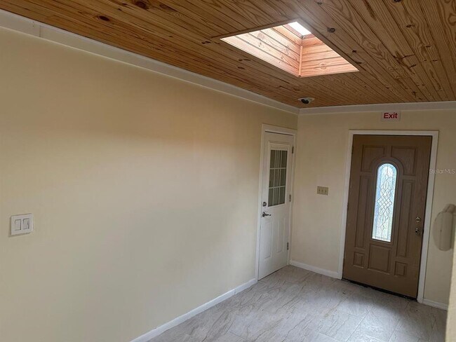 Building Photo - 212 N Chestnut Rd