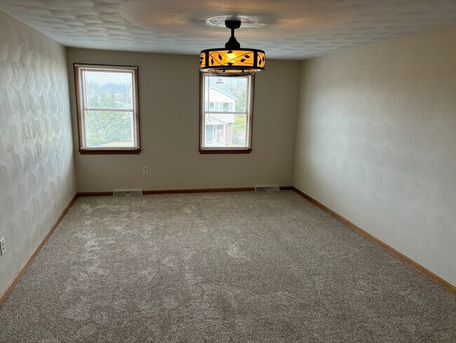 Building Photo - 309 Dogwood Dr