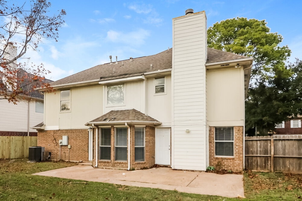 Building Photo - 15815 Spruce River Ct