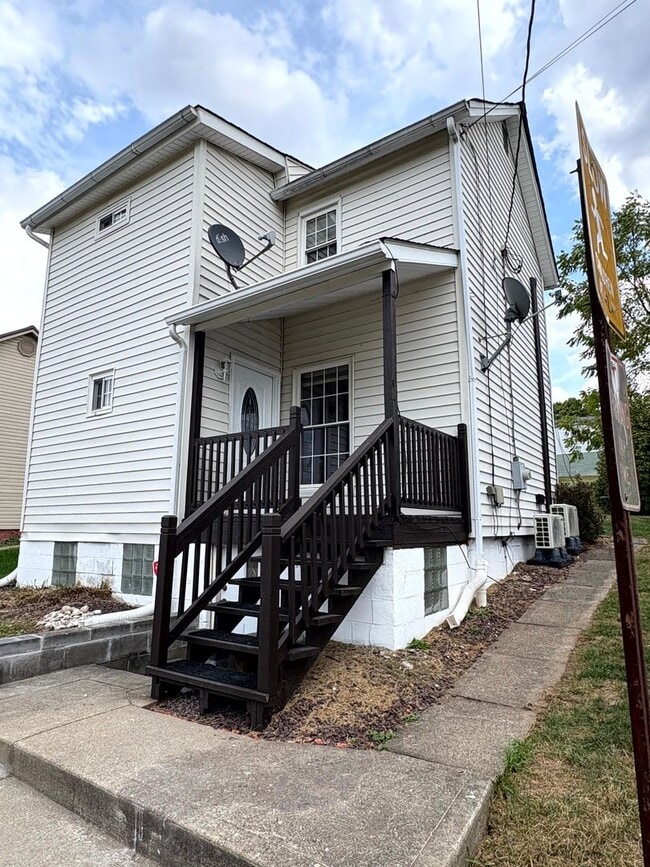 Building Photo - Cute 2 Bedroom / 1.5 Bath home in Penn Tra...