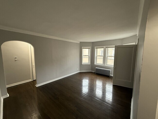 Building Photo - 6322 N Albany Ave
