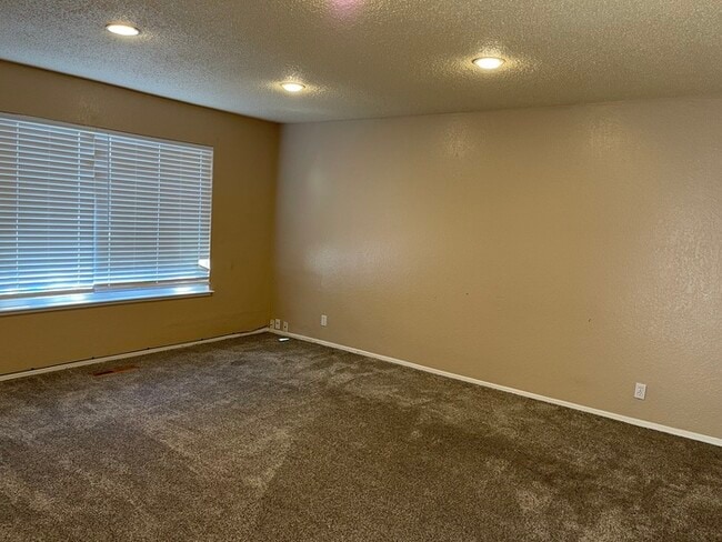 Building Photo - Pittsburg 3 bed/2 bath single family house for rent