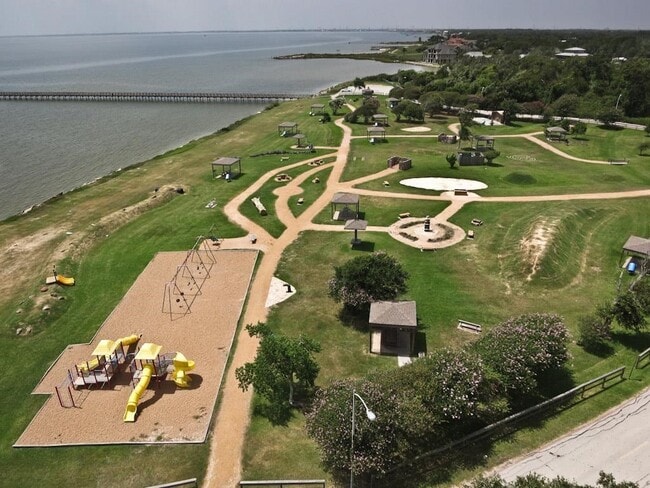 Building Photo - 614 Pine Gully Rd