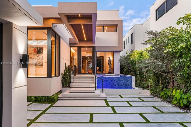 Building Photo - 723 NE 77th St