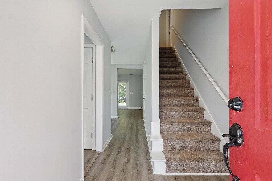 Building Photo - 5408 Gunnette Dr