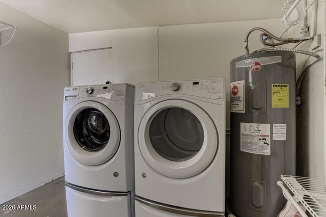 Building Photo - 1527 W Huntington Dr