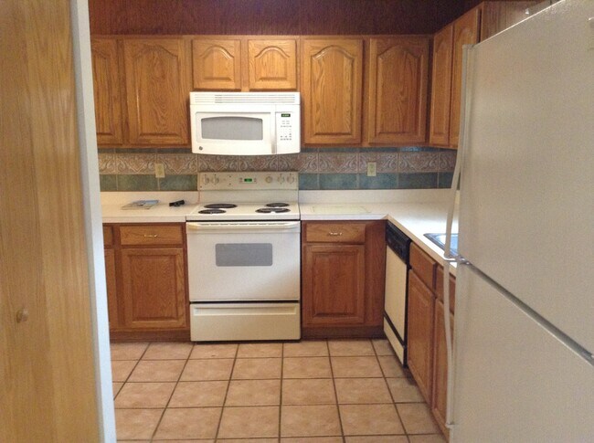 Building Photo - 892 Tremont St