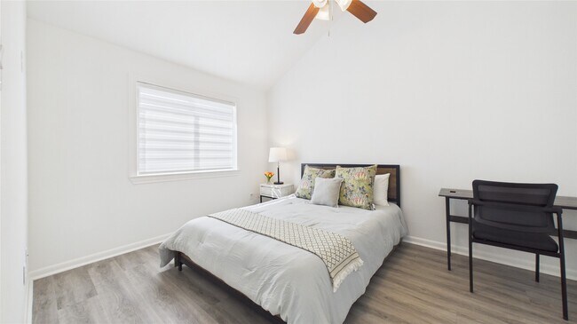 Building Photo - 1211 Jackson Blvd