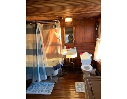 Building Photo - 10 Cove St