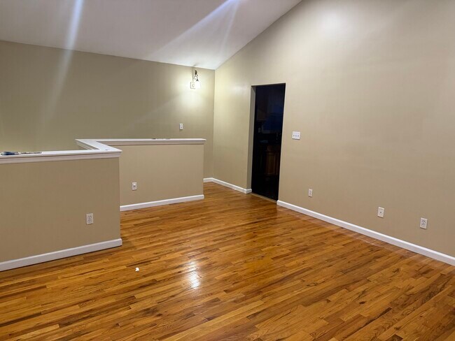 Building Photo - 1336 K St