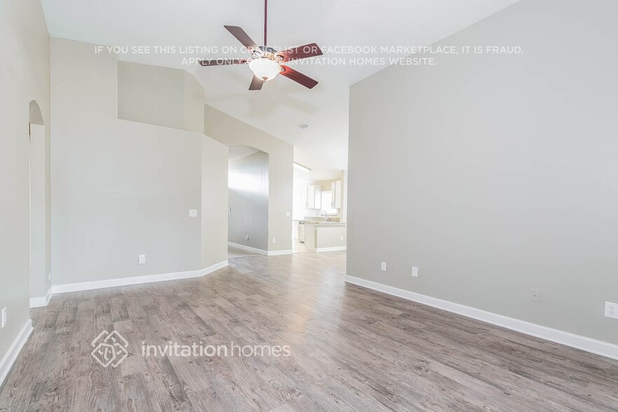 Building Photo - 2557 Ventura Cir