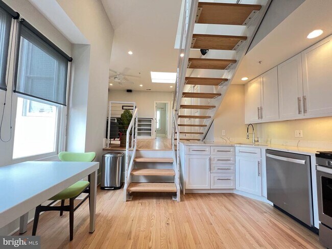 Building Photo - 1616 15th St NW