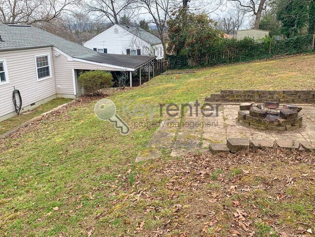 Building Photo - 1410 Elm St