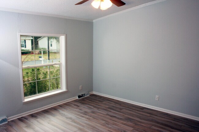 Building Photo - 811 Red Lighthouse Ln