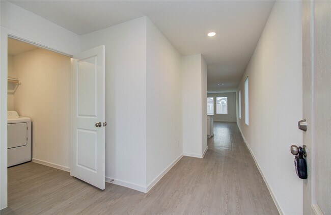 Building Photo - 25364 Carnation Ct