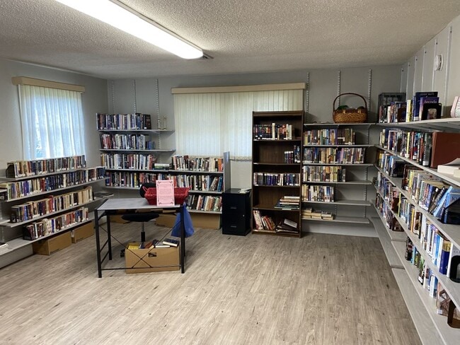 Building Photo - 502 Old Colony Rd