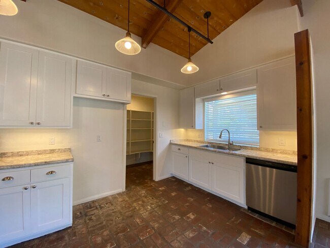 Building Photo - Great 3-Bedroom Home – Peaceful Country Living Just 8 Minutes from Hwy 78!