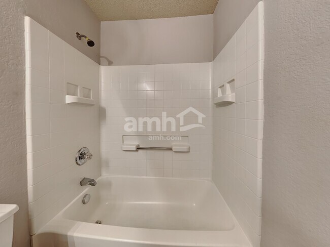 Building Photo - 2432 Arroyo Springs Dr
