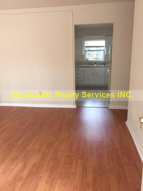 Building Photo - SUBLEASE- Spacious 3 bedroom in Carol Esta...