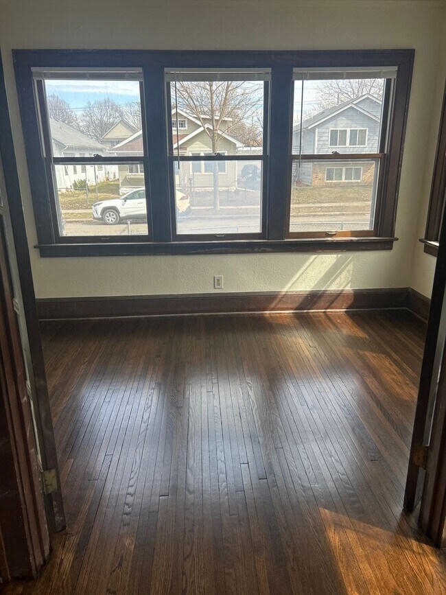 Building Photo - Gorgeous single family home! 4 Bed 2 Bath House Available 10/01/24