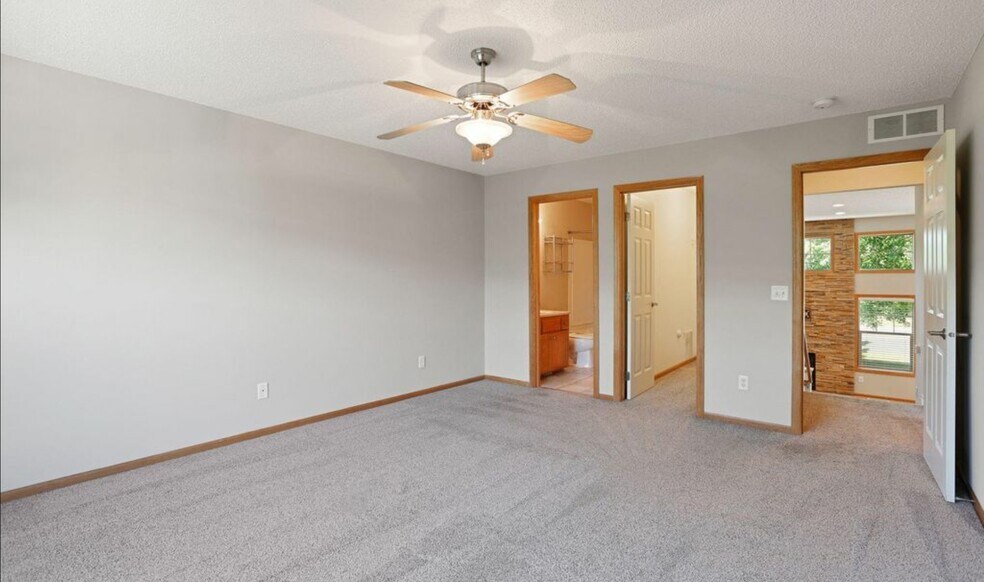 Master bedroom with walk in closet. - 8437 W 149th St