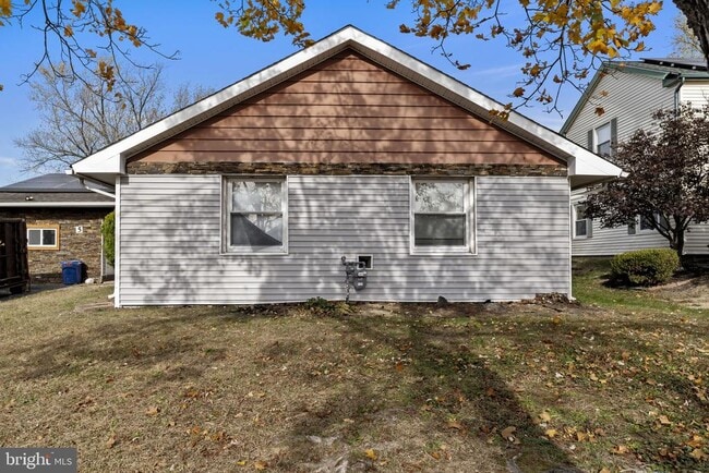 Primary Photo - 5 Burgess Ln