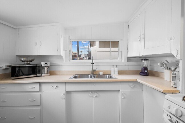 Building Photo - 344 Bonair St