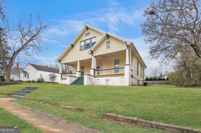 Building Photo - 304 Boulevard