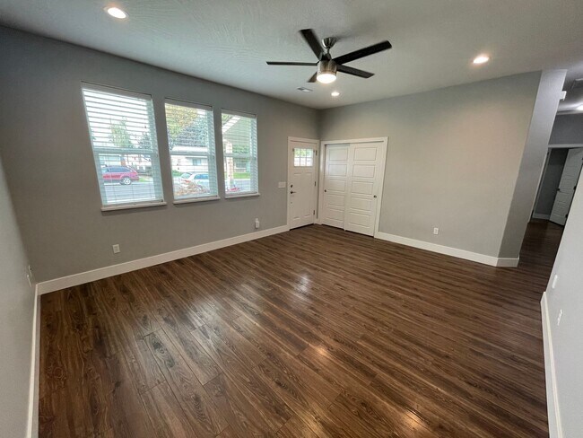 Building Photo - Richland House For Lease