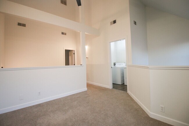 Building Photo - 1225 S Lawton Ave