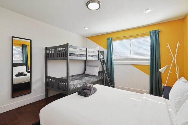 Building Photo - 313 Melorine Dr