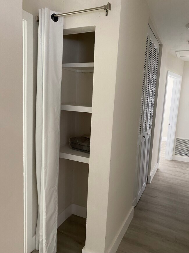 Building Photo - 3021 SW 78th Ct