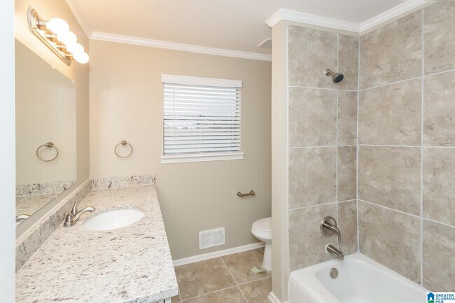 Building Photo - 1316 Falcon Dr