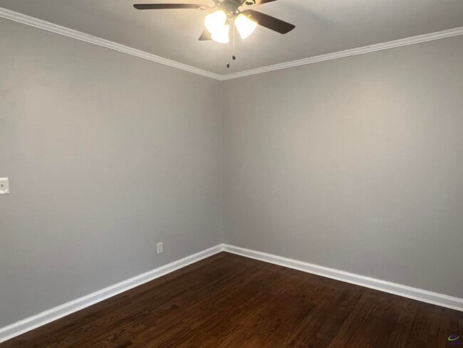 Building Photo - 965 N Pierce Ave