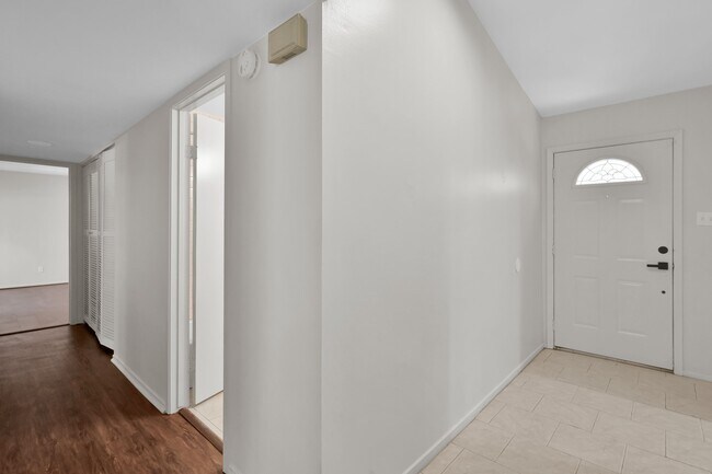 Building Photo - 21 Gambrel Oak Pl