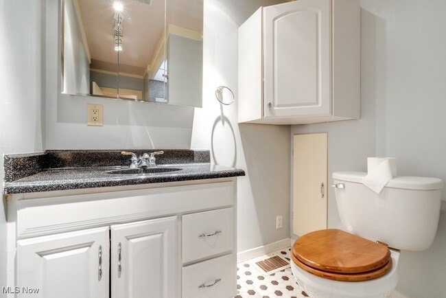 Building Photo - 301 Bogart Rd