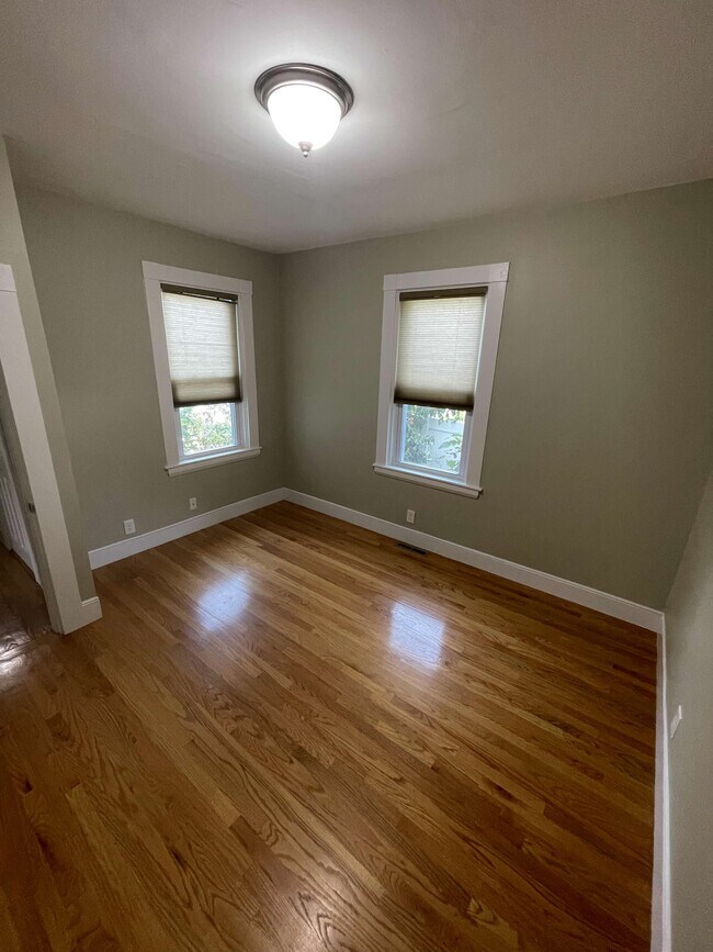 Building Photo - 15 Charles Street Ave