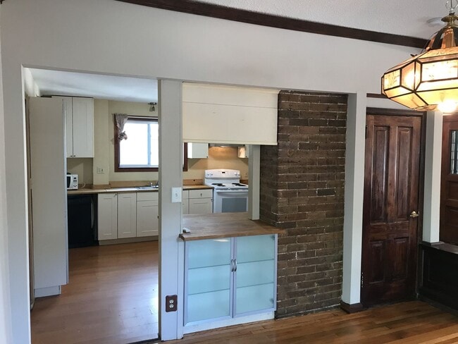 Building Photo - DO NOT MISS! Four-Bedroom Single Family Ho...