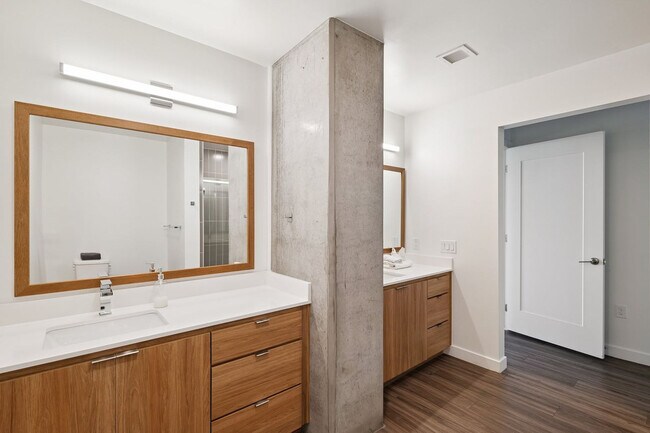 Building Photo - 222 E Jefferson St