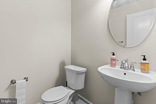 Building Photo - 7933 Trailview Xing