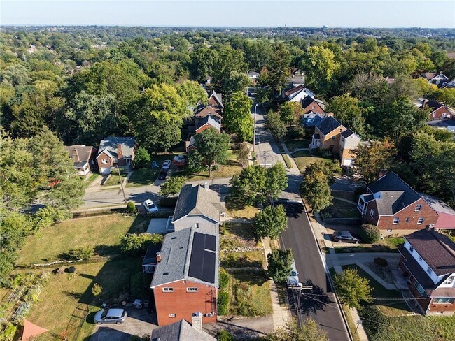 Building Photo - 261 Catalpa Pl