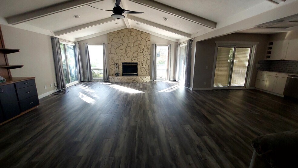 Building Photo - 866 S 156th Ave