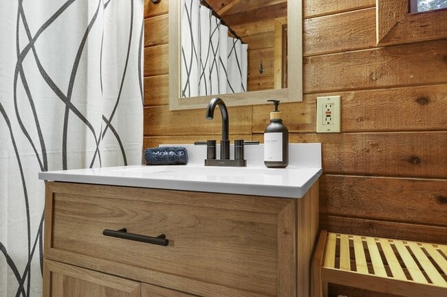 Building Photo - 166 Nantahala Pass Rd