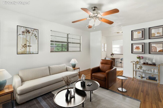 Building Photo - 3 Bedroom House with Huge Backyard!