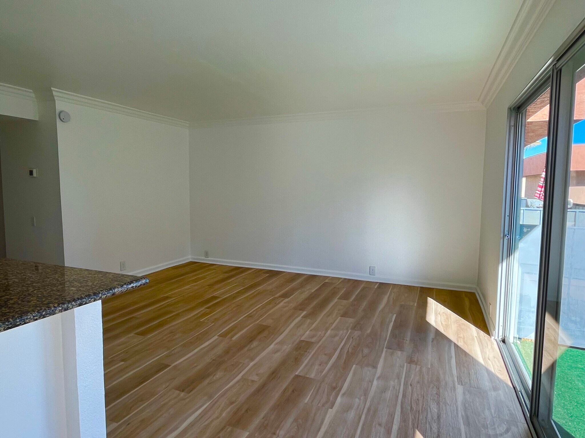 Building Photo - 400 N Sunrise Way