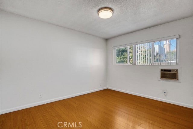 Building Photo - 6643 De Longpre Ave