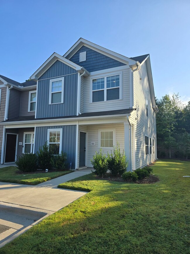 Primary Photo - NEW LISTING!!!!!