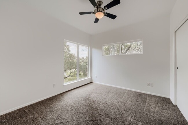 Building Photo - 10602 Knob Hill