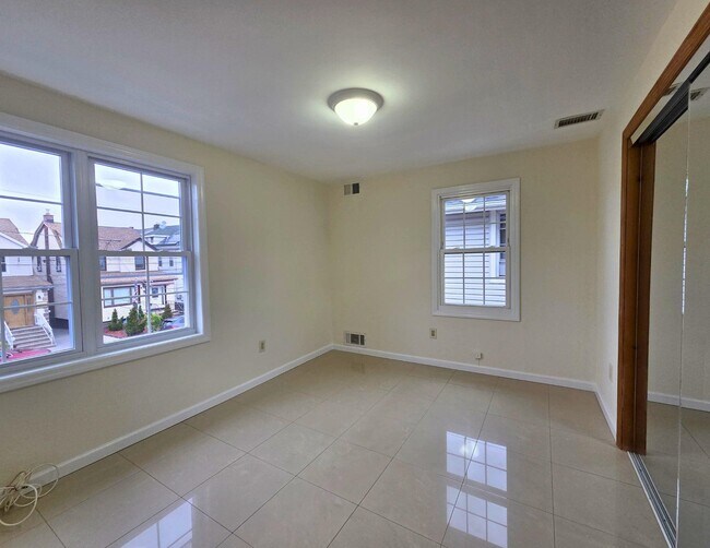 Building Photo - 911 80th St